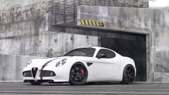 Un Alfa Romeo 8C Competizione altfel